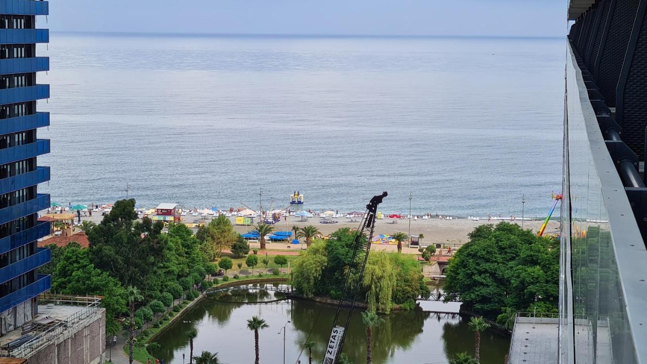 Deluxe Hotel Room In The Heart Of Batumi Orbi City A Block Exterior photo