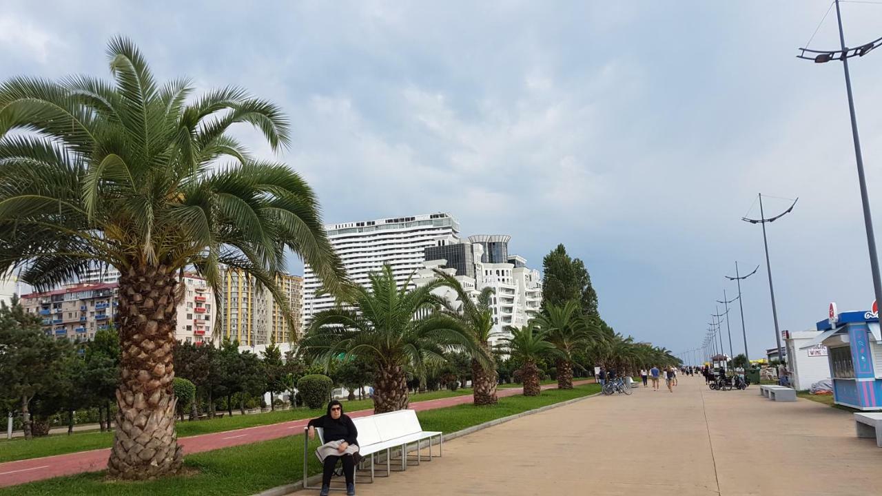 Deluxe Hotel Room In The Heart Of Batumi Orbi City A Block Exterior photo
